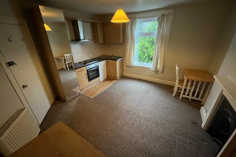 1 bedroom in a house share to rent, London Road, Camberley