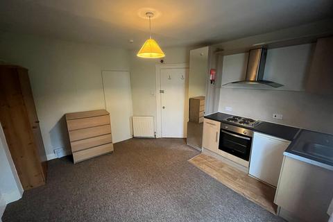 1 bedroom in a house share to rent, London Road, Camberley