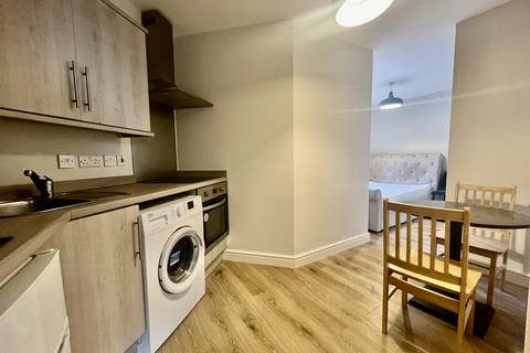 Studio to rent, Park Way, Ruislip HA4