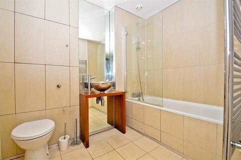 2 bedroom flat to rent, Plumbers Row, Bayswater, E1