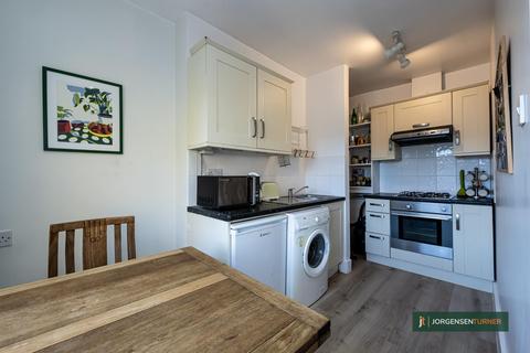 1 bedroom flat for sale, Loftus Road, Shepherds Bush, London W12 7EH