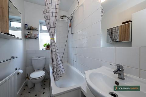 1 bedroom flat for sale, Loftus Road, Shepherds Bush, London W12 7EH