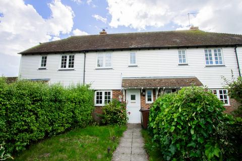 3 bedroom terraced house to rent, Three Bedroom Family Home In Staplecross