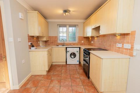 3 bedroom terraced house to rent, Three Bedroom Family Home In Staplecross