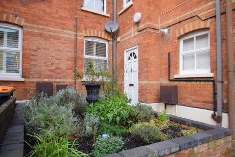 Flat 2, 18 Adelaide Square, Bedford, MK40 2RW