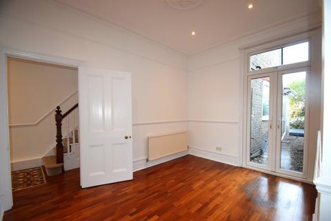 4 bedroom semi-detached house to rent, Homefield Road, Chiswick