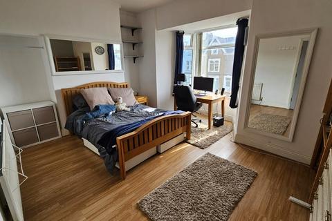 4 bedroom house share to rent, King Edwards Road, Swansea