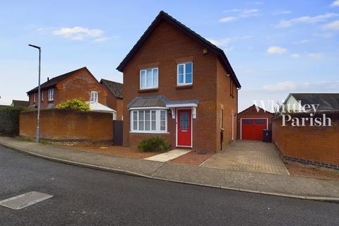 3 bedroom detached house to rent, Oakfield Road, Long Stratton