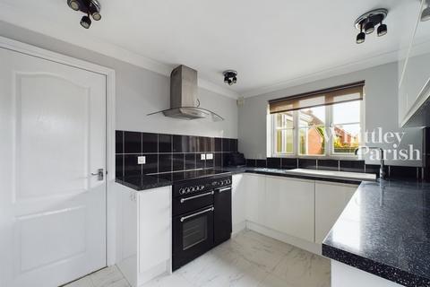 3 bedroom detached house to rent, Oakfield Road, Long Stratton