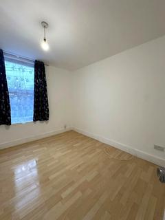 4 bedroom apartment to rent, Palmerston Road E17 6PG