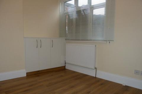 4 bedroom flat to rent, High Road, Wembley, Middlesex