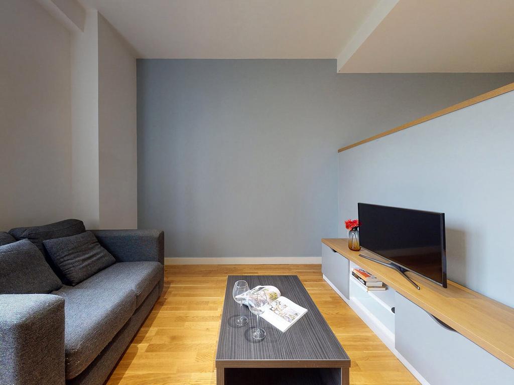 Apartment in Leeds, West Yorkshire - View 5