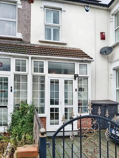 4 bedroom end of terrace house for sale, Aldborough Road South, Seven kings IG3