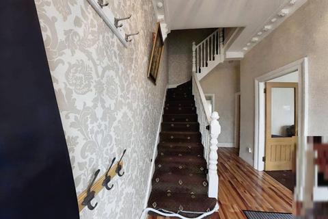 4 bedroom end of terrace house for sale, Aldborough Road South, Seven kings IG3