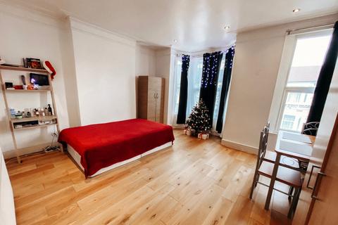 2 bedroom flat to rent, Park Grove Road, Near Leytonstone High Road, Leytonstone,E10,E11 E11