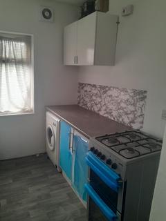 4 bedroom terraced house to rent, Queens Road, Bradford, BD8