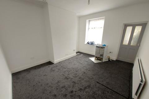 4 bedroom terraced house to rent, Queens Road, Bradford, BD8