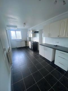 3 bedroom semi-detached house to rent, Gladeside Road, Manchester, M22