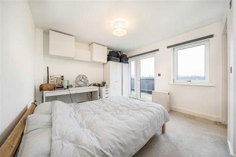 3 bedroom flat to rent, Fairthorn Road, London SE7