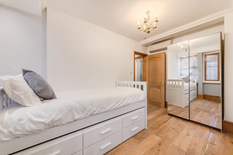 3 bedroom flat to rent, Cockspur Street, London