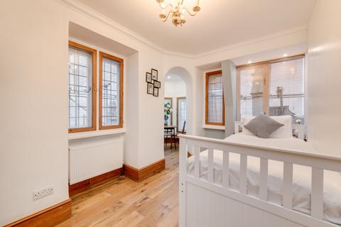 3 bedroom flat to rent, Cockspur Street, London