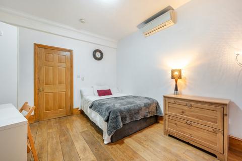 3 bedroom flat to rent, Cockspur Street, London