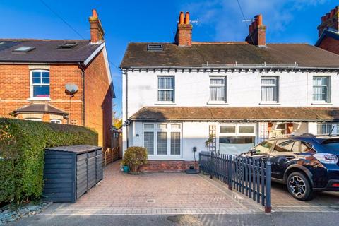 3 bedroom end of terrace house for sale, Salisbury Road, Godstone