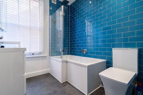 11 Salisbury Road, Godstone, RH9 8AA