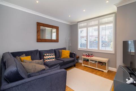 11 Salisbury Road, Godstone, RH9 8AA