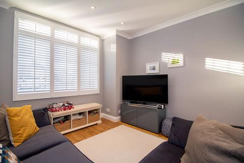 11 Salisbury Road, Godstone, RH9 8AA