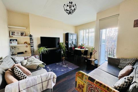 3 bedroom flat for sale, Rendlebury House, Ogilby Street, Woolwich, London, SE18 5EN