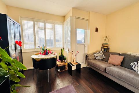 3 bedroom flat for sale, Rendlebury House, Ogilby Street, Woolwich, London, SE18 5EN