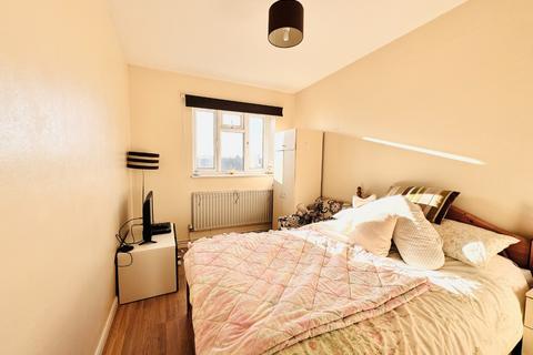 3 bedroom flat for sale, Rendlebury House, Ogilby Street, Woolwich, London, SE18 5EN