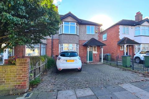 3 bedroom detached house to rent, Southwood Road, London SE9