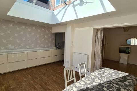 3 bedroom detached house to rent, Southwood Road, London SE9