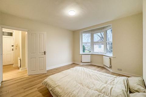 2 bedroom apartment to rent, Deans Court, Brook Avenue, Edgware