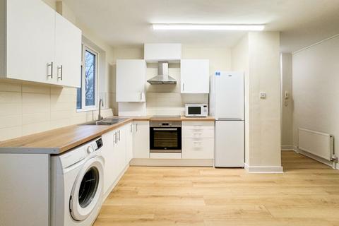 2 bedroom apartment to rent, Deans Court, Brook Avenue, Edgware