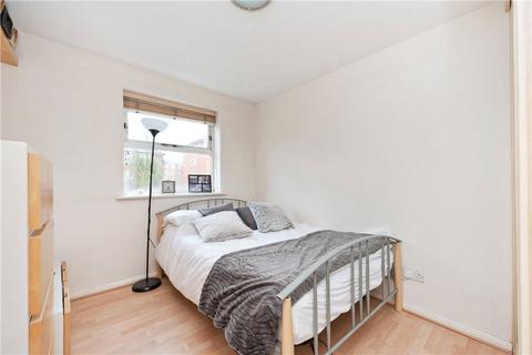 2 bedroom flat to rent, Massingberd Way, Tooting, London, SW17