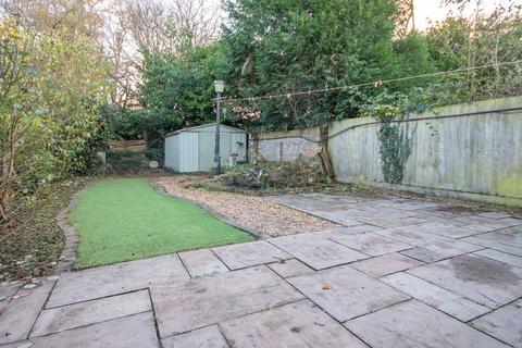 8 Aintree Road, Calmore, Southampton, SO40 2TL