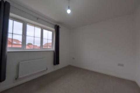 2 bedroom semi-detached house to rent, Iris Close, Havant