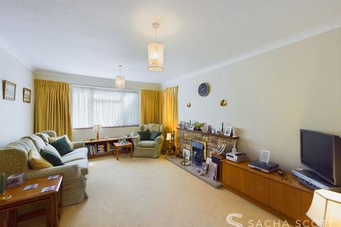 3 bedroom detached house for sale, Larchwood Close, Banstead, SM7