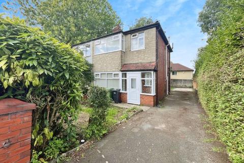 3 bedroom semi-detached house to rent, Lydgate Avenue, Breightmet, Bolton