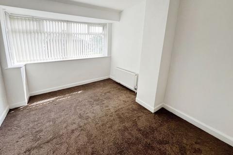 3 bedroom semi-detached house to rent, Lydgate Avenue, Breightmet, Bolton