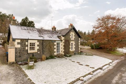 3 bedroom end of terrace house for sale, Callands Steading North, Mountain Cross, West Linton, Scottish Borders, EH46 7DE