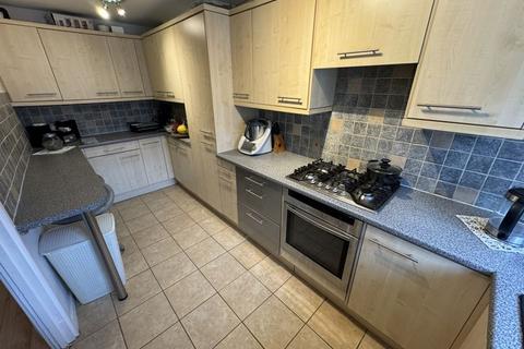 2 bedroom terraced house for sale, Lancaster Road, Northolt