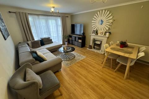 2 bedroom terraced house for sale, Lancaster Road, Northolt