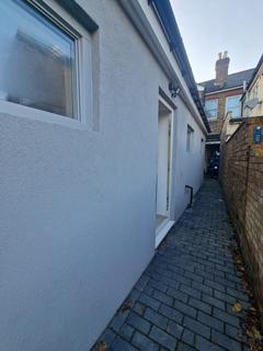 2 bedroom maisonette to rent, Addlestone High Street