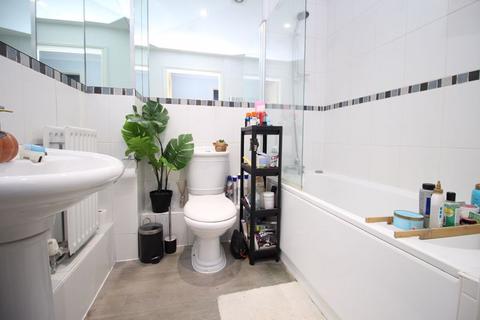 Flat 5, Marion House Bastins Close, Park Gate, Southampton, SO31 1DZ