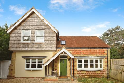 4 bedroom detached house to rent, Pump Lane, Bembridge