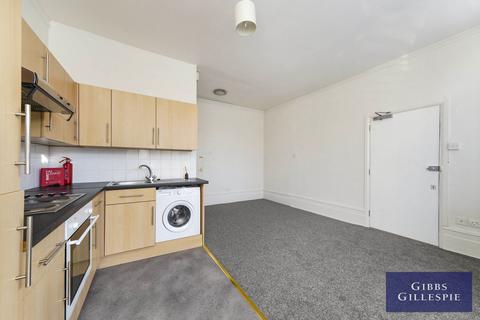 Studio to rent, Waxwell Lane, Pinner